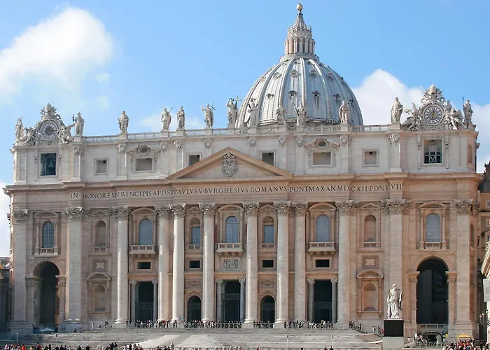 Lovely 5 Min Walk To Saint Peter Basilica